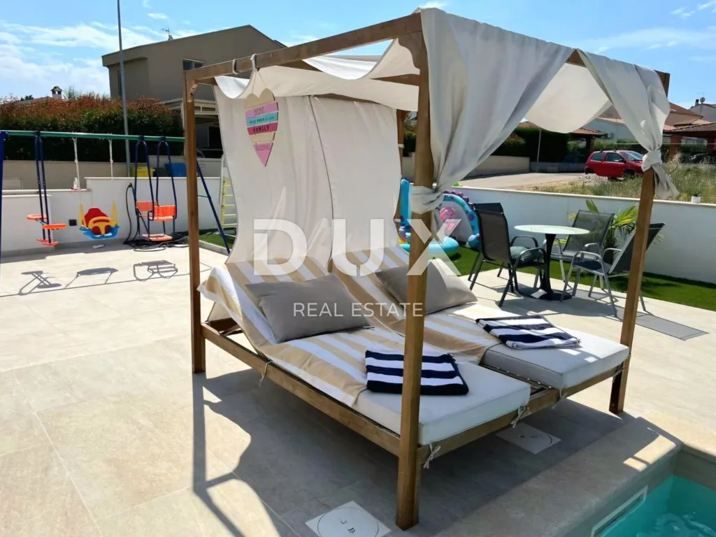 Piscine - Luxury Villa with Two Units in Istra, Poreč
