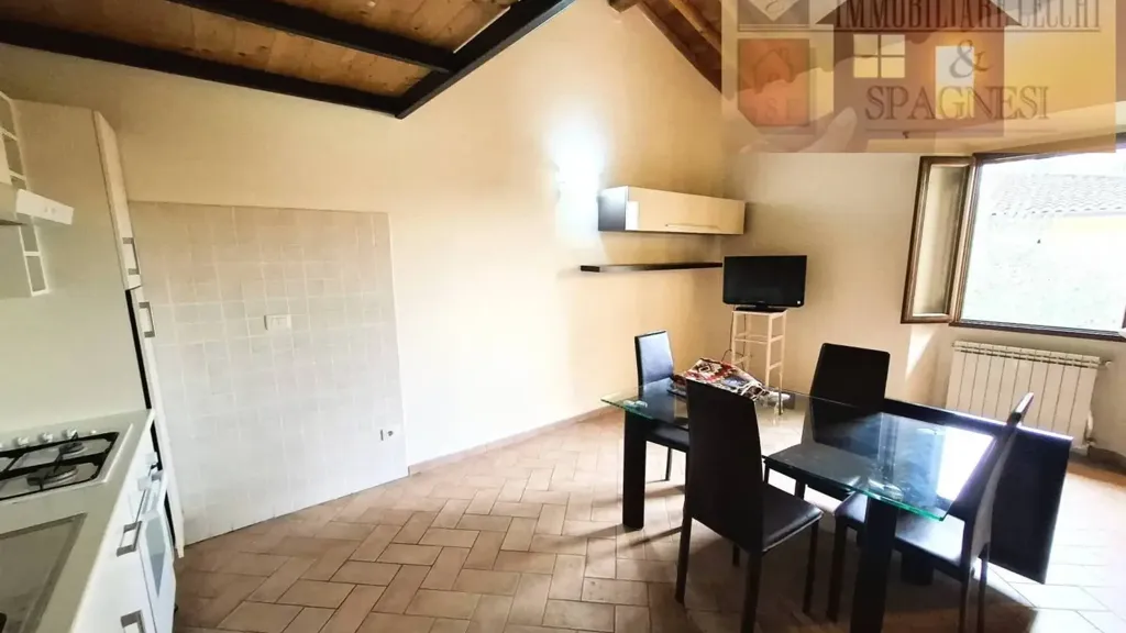 Salle à manger - Two-Bedroom Apartment with Soppalco in Lastra a Signa