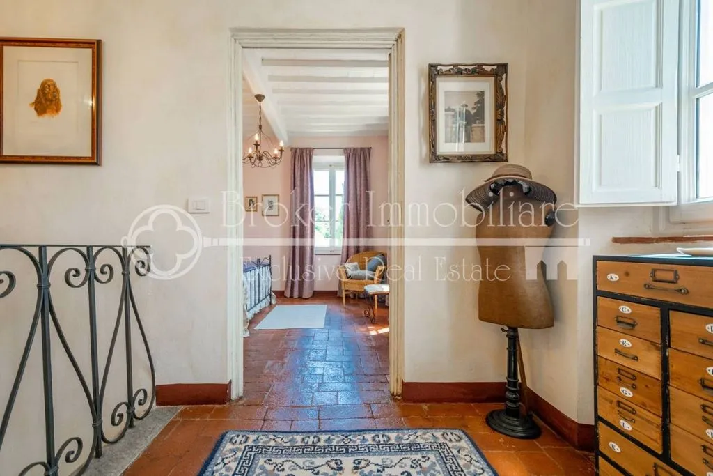 Entrée - Rustic Tuscan Casale with Pool in Massarosa