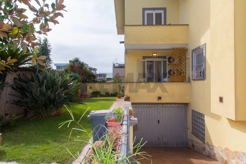 Jardin - Bifamiliar Villa with Terrace in Anzio