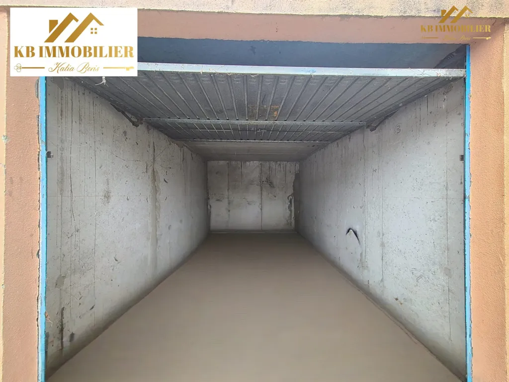 Garage - Appartement 5 Pièces avec Terrasse à Privas