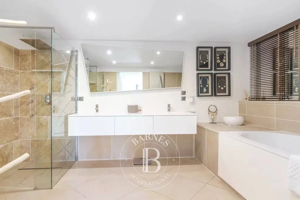 Salles de bain - Villa Luxe avec Plage Privée à Sainte-Maxime