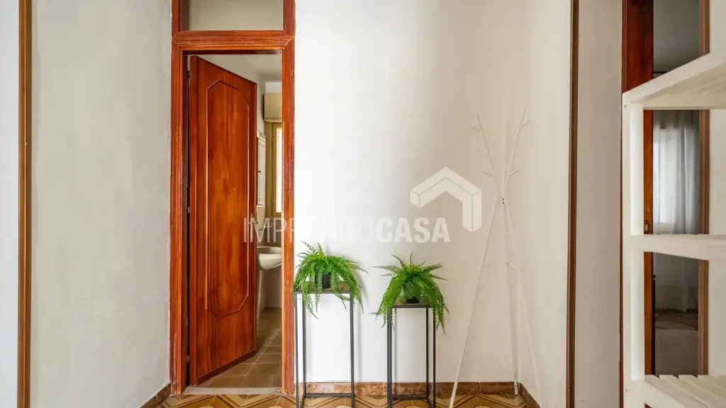 Esik - Bright Trilocale with Balcony in Palermo