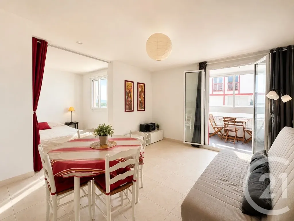 Séjour - Appartement F2 avec Loggia au Centre de Hendaye