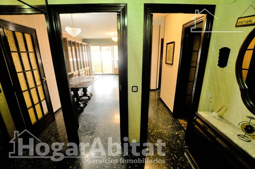 Esik - Spacious Apartment with Balcony in Malilla, Valencia