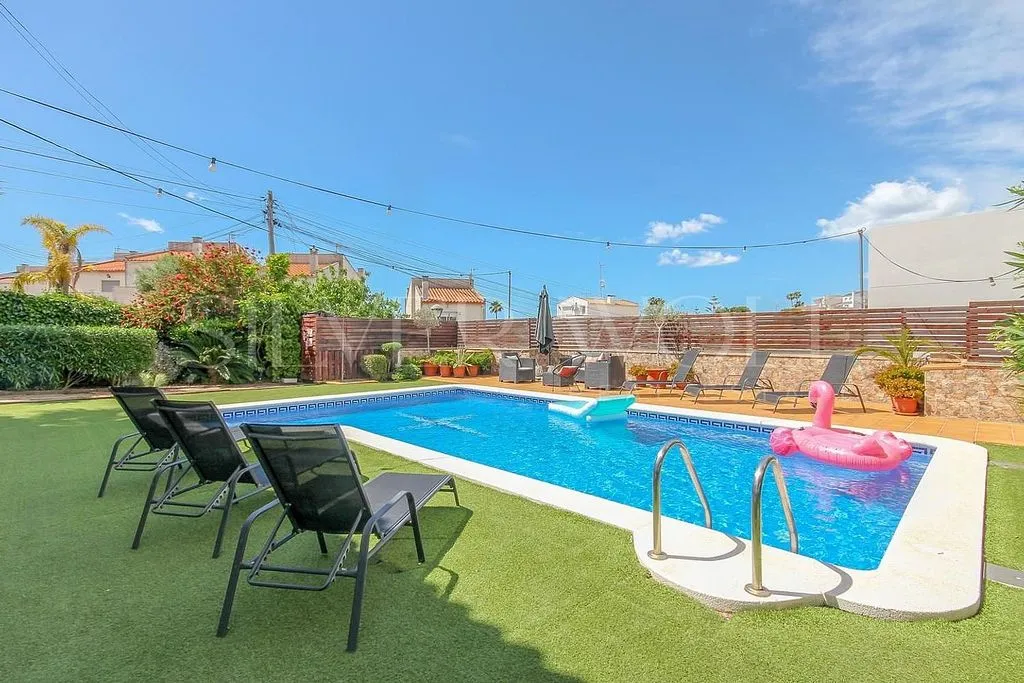 Piscine - Chalet with Pool and Terrace in El Rectoret, Cunit