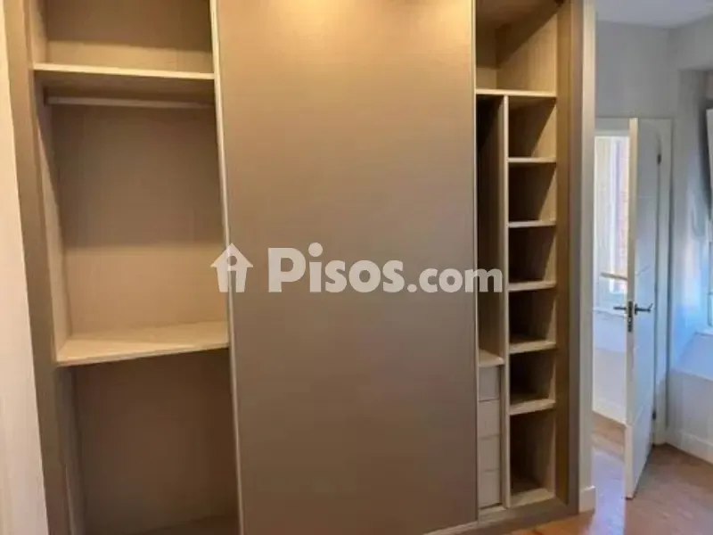 Pièces - Reformed Apartment with Terrace in Neguri