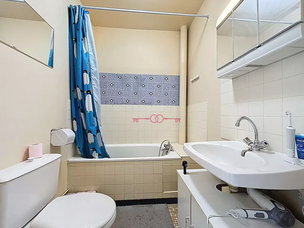 Salles de bain - Studio avec Ascenseur au Boulevard Dauphinot à Reims