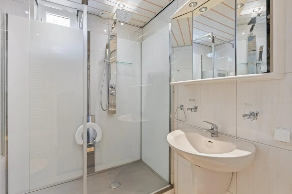 Bathrooms - Two-Storey House with Garden in Landgraaf