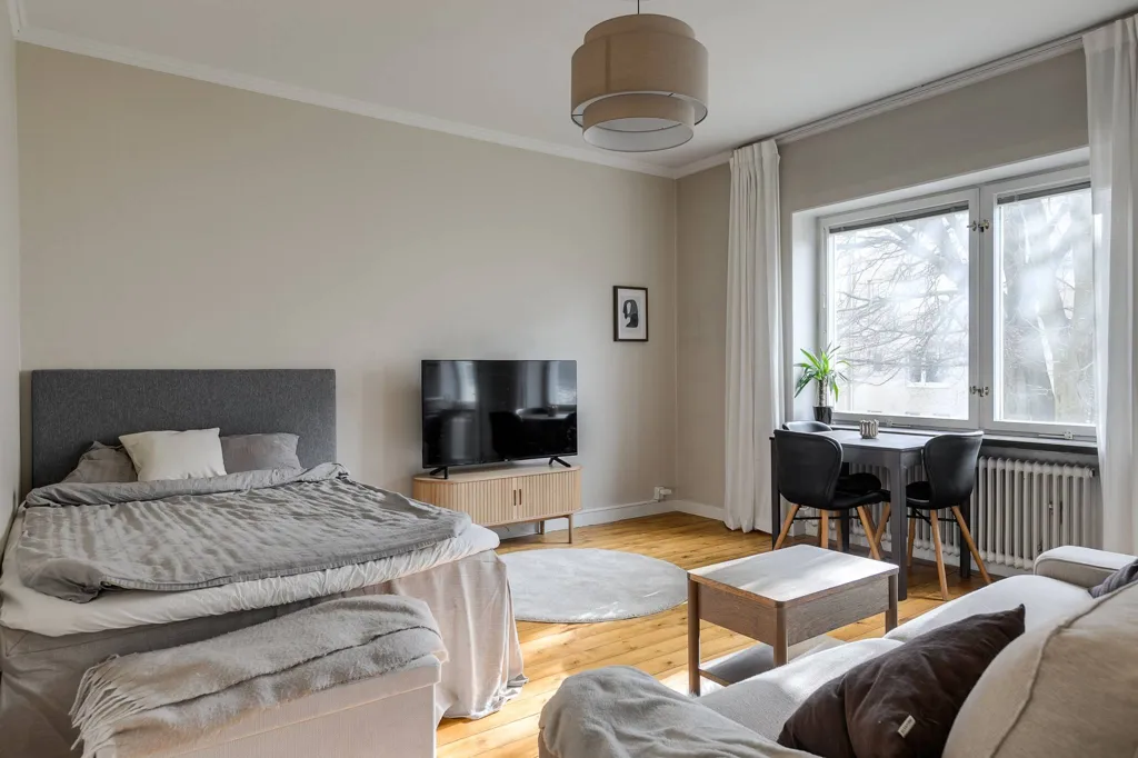 Magamistoad - Renovated Studio with South-Facing Window in Slottstaden