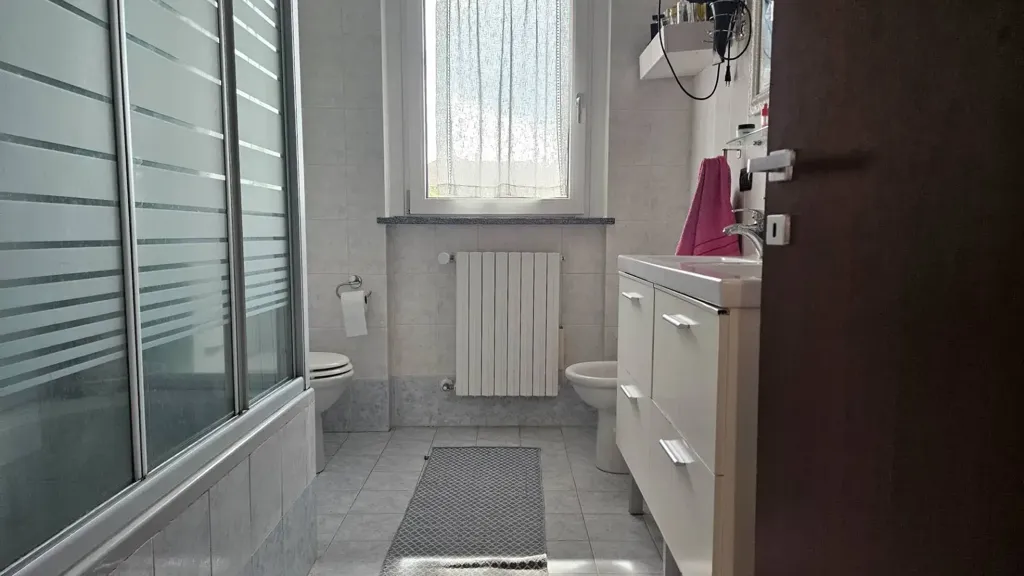 Salles de bain - Bifamiliare Villa with Pool in Oleggio