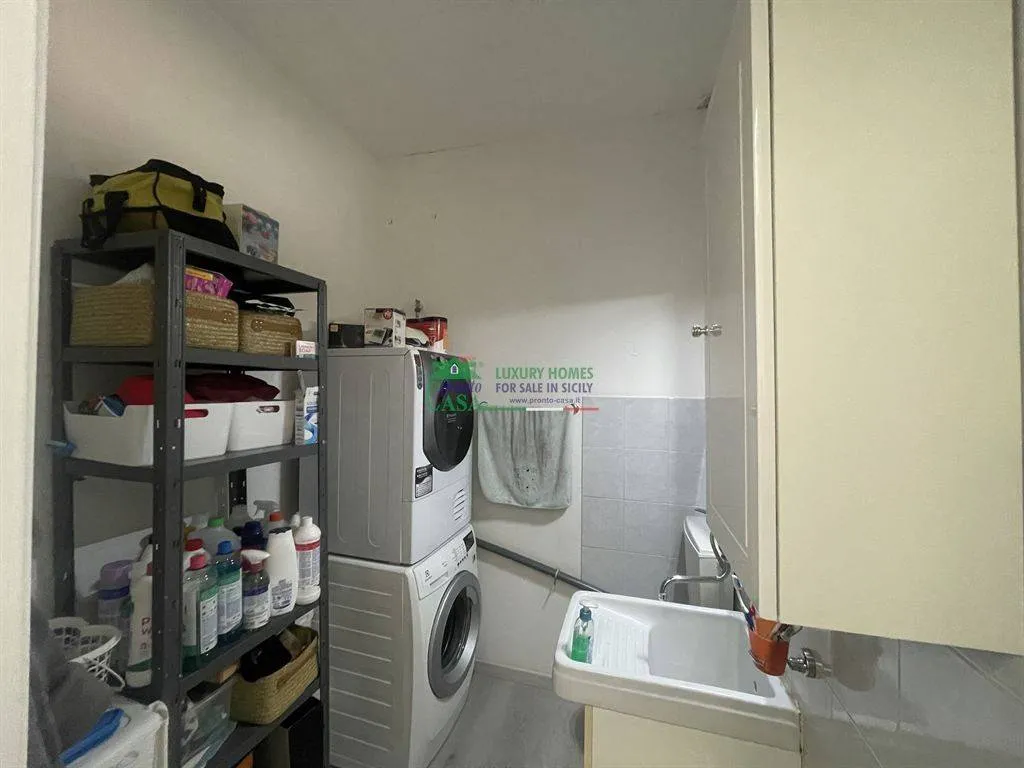 Pesuköök - Fully Renovated House with Balcony in Ragusa