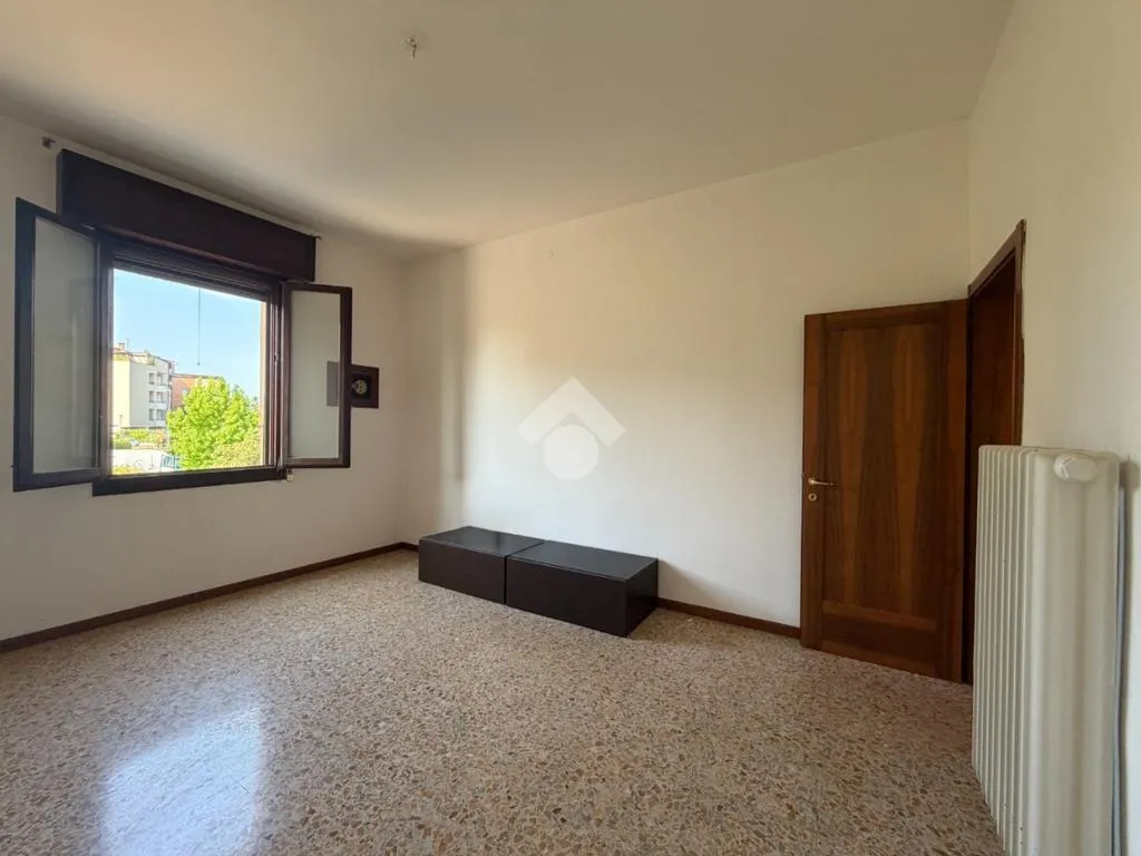 Magamistoad - 3-Bedroom Apartment with Terrace in Modena