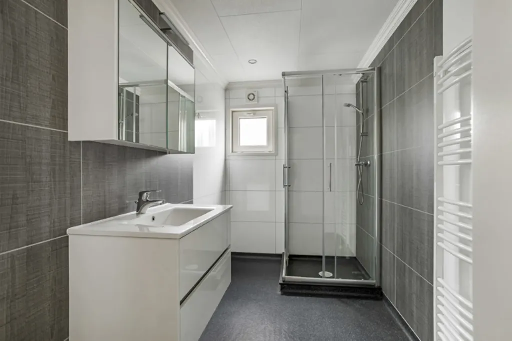Salles de bain - Chalet avec vue sur l'eau à Mol