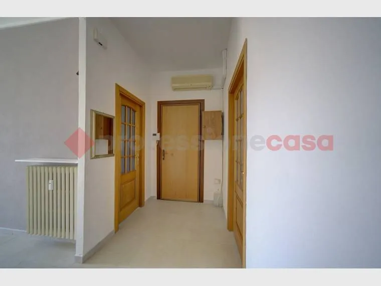 Esik - Rearranged 2-Bedroom Apartment in Turin