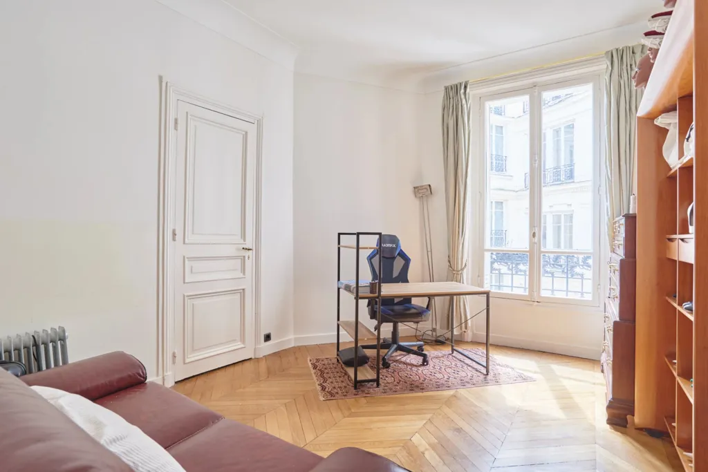 Séjour - Appartement Familial avec Balcons au 16e Arrondissement de Paris