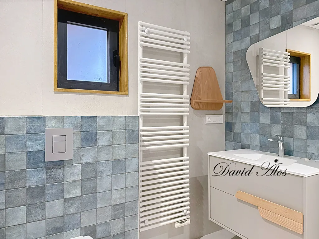 Bathrooms - Contemporary House with Spacious Garden in Parentis en Born
