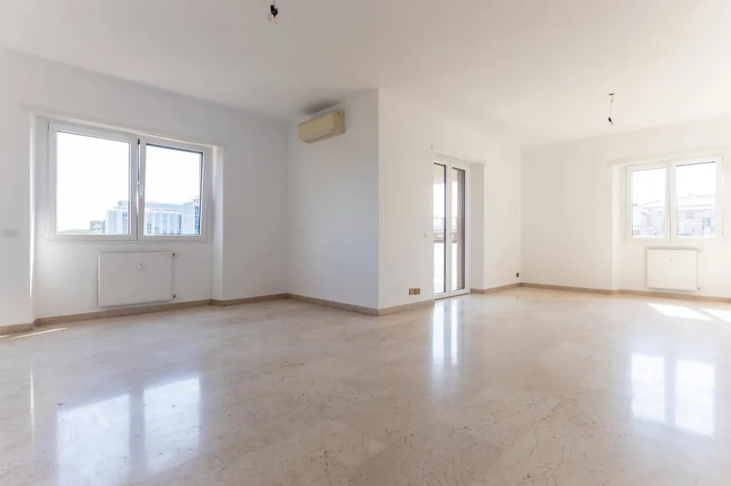 Pièces - Four-Bedroom Apartment with Terrace in Rome