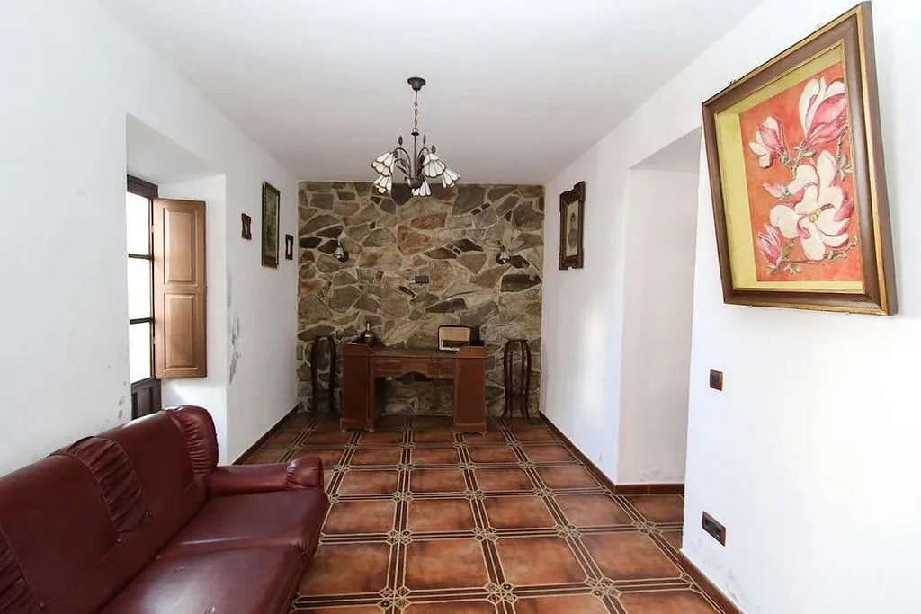 Esik - Adjoined House with Terrace in Guaro