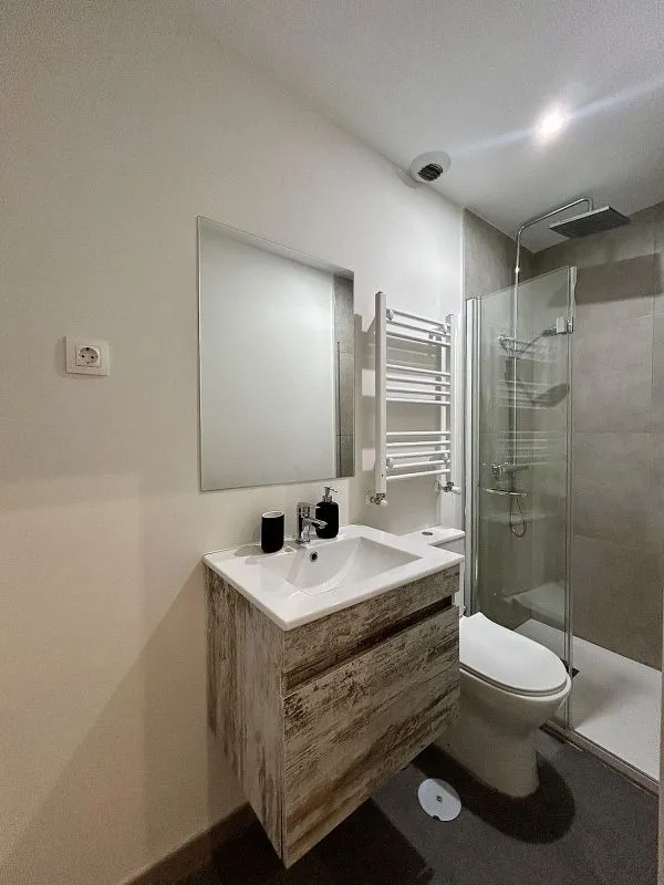 Vannitoad - Furnished Studio with Balcony in Embajadores