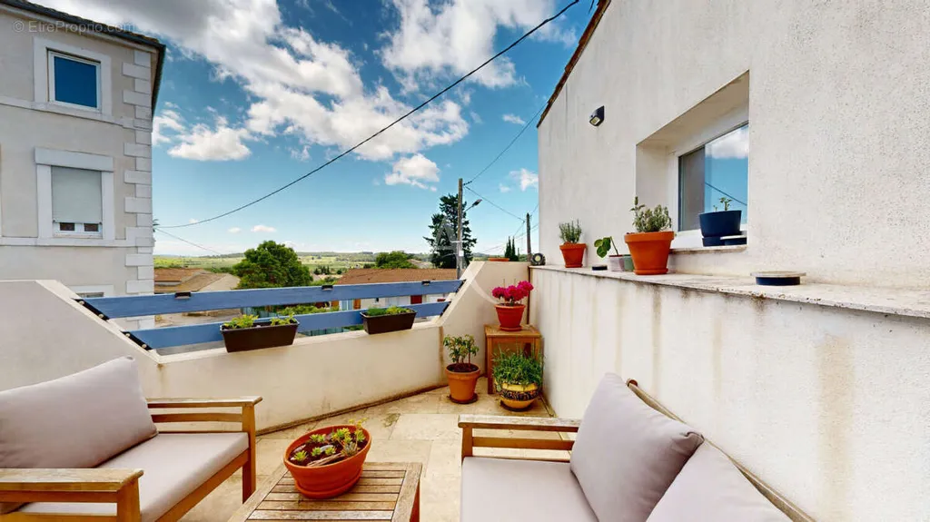 Terrass - Village House with Pool in Ouveillan