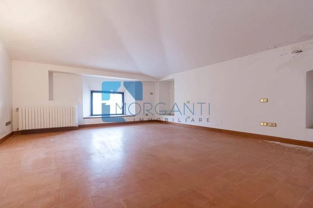 Pièces - Luxury Apartment with Piazza View in Pietrasanta