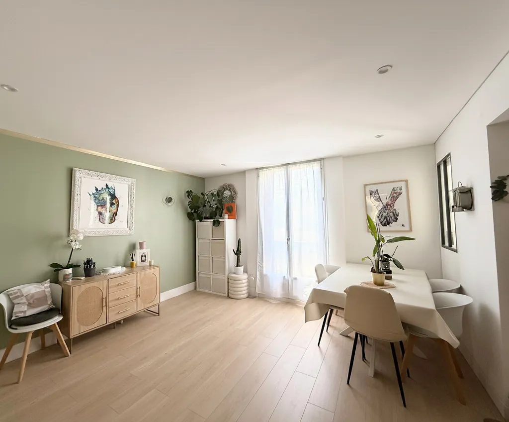 Söögituba - Renovated 4-Bed Apartment with Balcony in Aix Val Saint-André