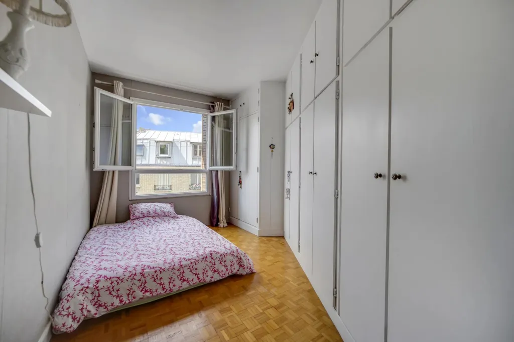 Magamistoad - 4-Piece Flat with Balcony on Boulevard Voltaire