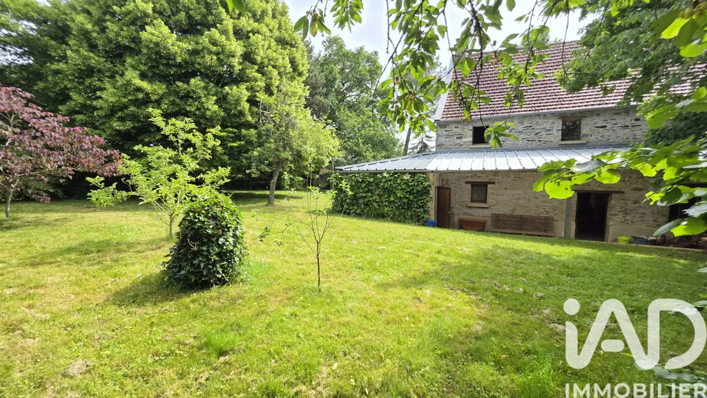 Garden - Traditional Stone House with Garden in Guichen