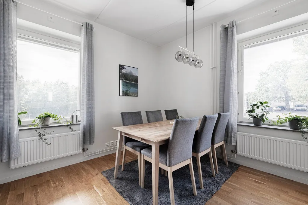Söögituba - Open-Plan Flat with Balcony in Central Kallhäll