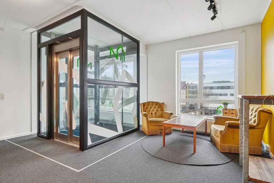 Kabinet - Office Space with Bowed Facade near Strøget, Aarhus