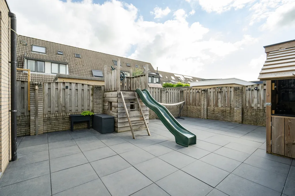 Aed - Modernised Corner House with Garden in Leerdam