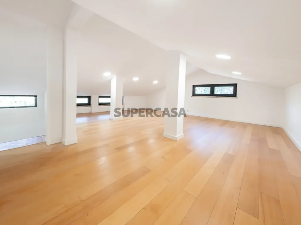 Toad - Luxury Detached House with Pool in Setúbal