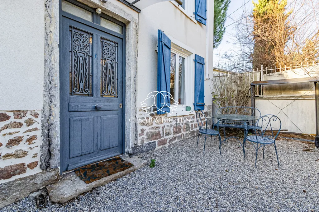 Aed - Renovated 4-Bed House with Pool in Tassin-la-Demi-Lune