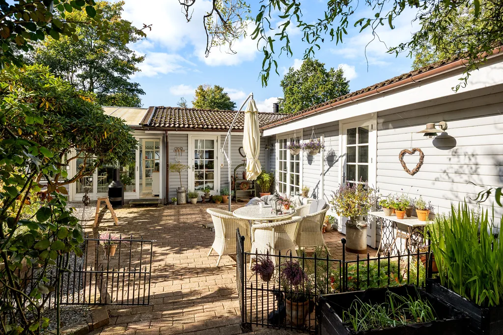 Terrasse - Fenced Villa with Garden in Dronningmølle