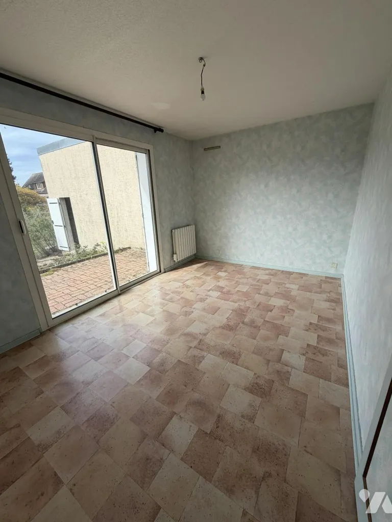 Elutuba - Detached House with Garden in Changé