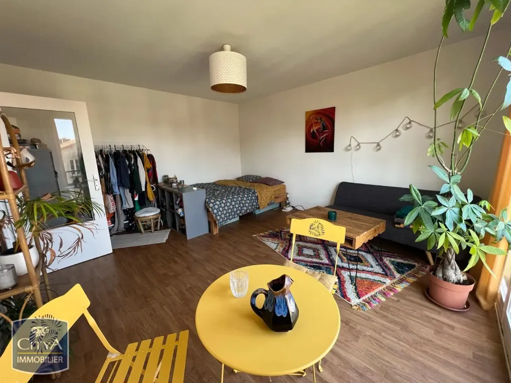 Séjour - Studio avec Ascenseur à Rambouillet