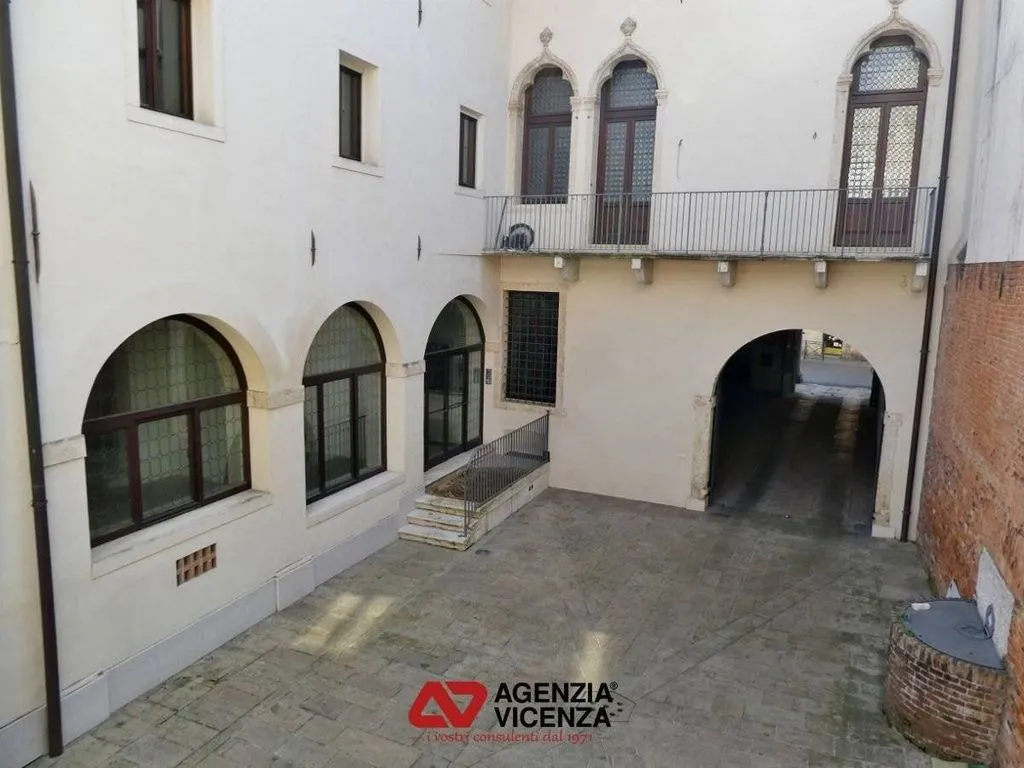 Jardin - Historic Office with Elevator in Vicenza
