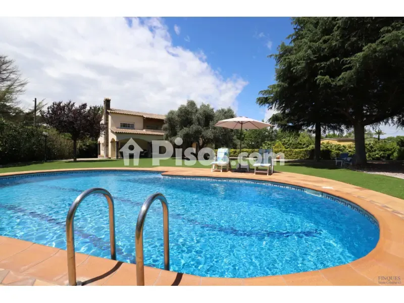 Piscine - Villa with Pool and Buildable Plot in Caldes de Malavella