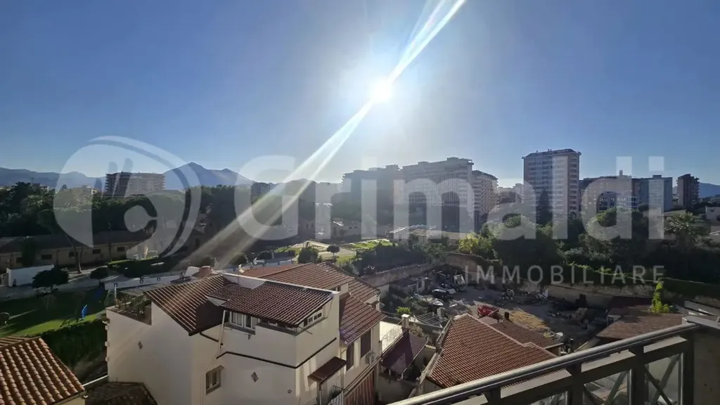 Balcon - Brightly Lit Two-Bedroom Flat in Palermo