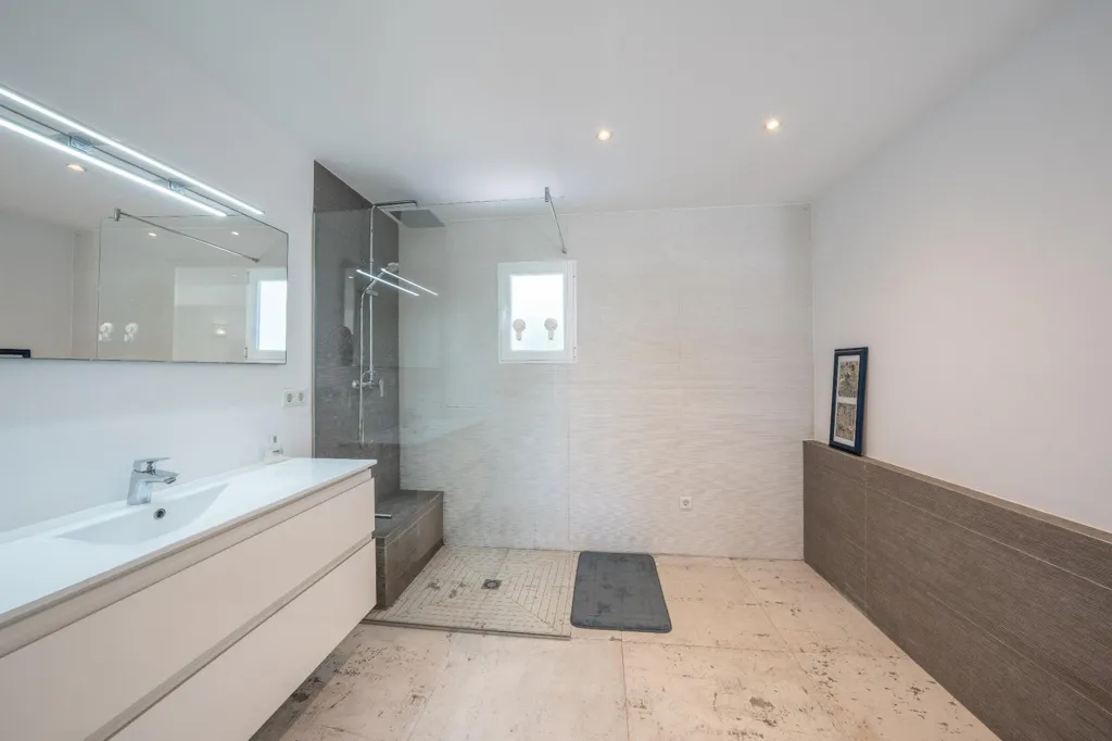 Salles de bain - Chalet with Sea View and Pool in Cap Martí