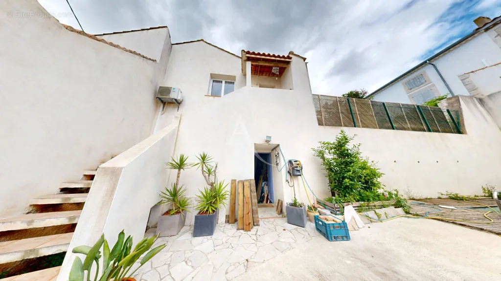 Aed - Village House with Pool in Ouveillan