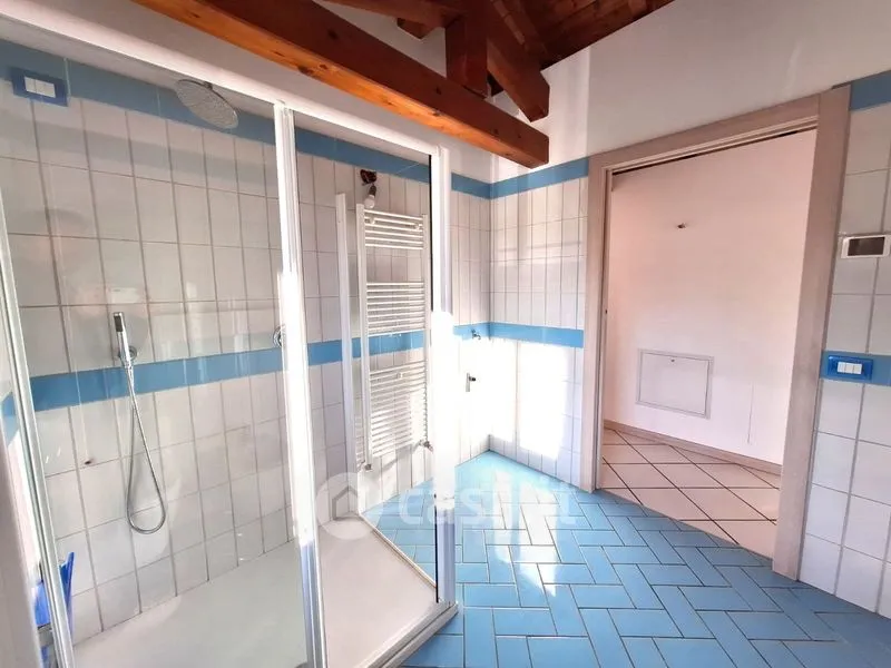 Bathrooms - Rustic Villa with Private Garden in Trescore Balneario