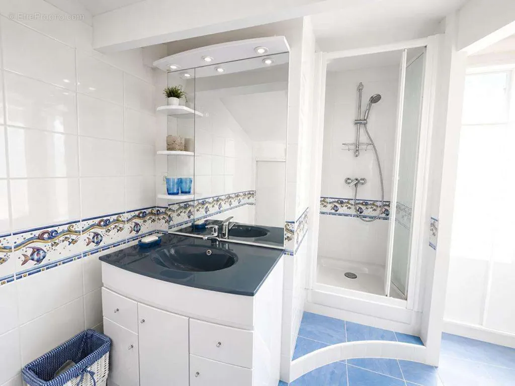 Salles de bain - Appartement 4 Pièces avec Terrasse à Fréjus