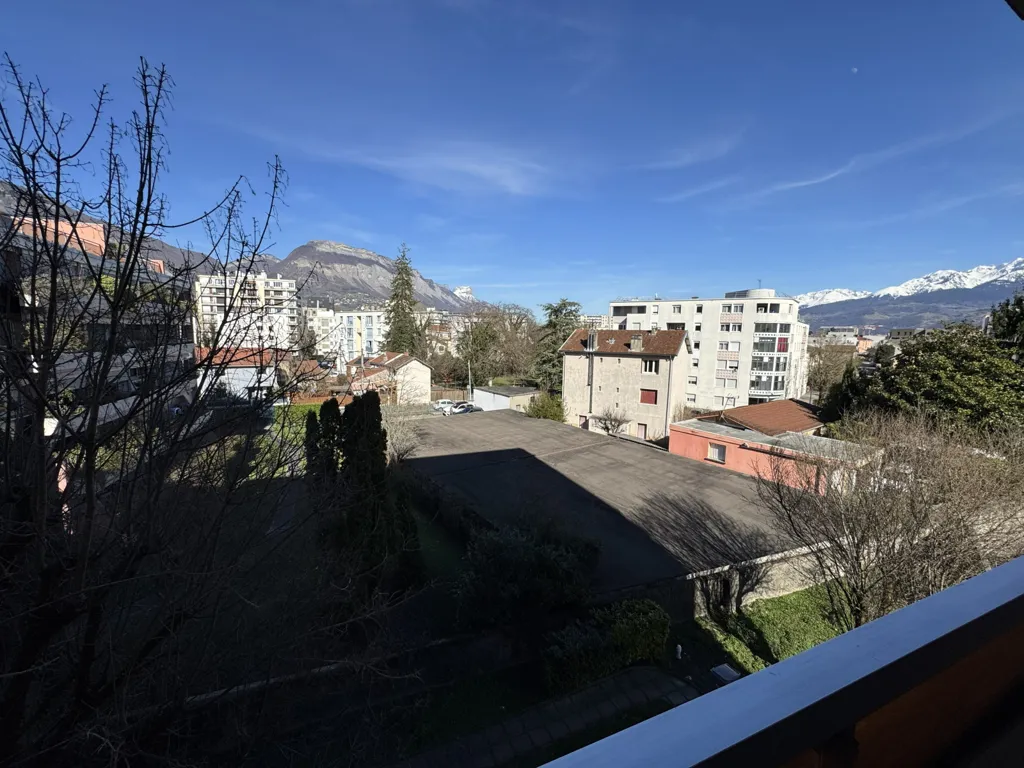 Studio with Balcony View in Grenoble
