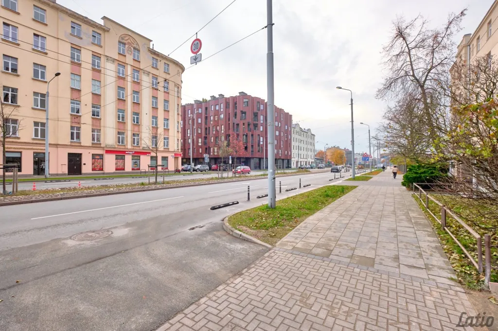 Välivaade - 1-Bedroom Flat with Green Courtyard in Grīziņkalns