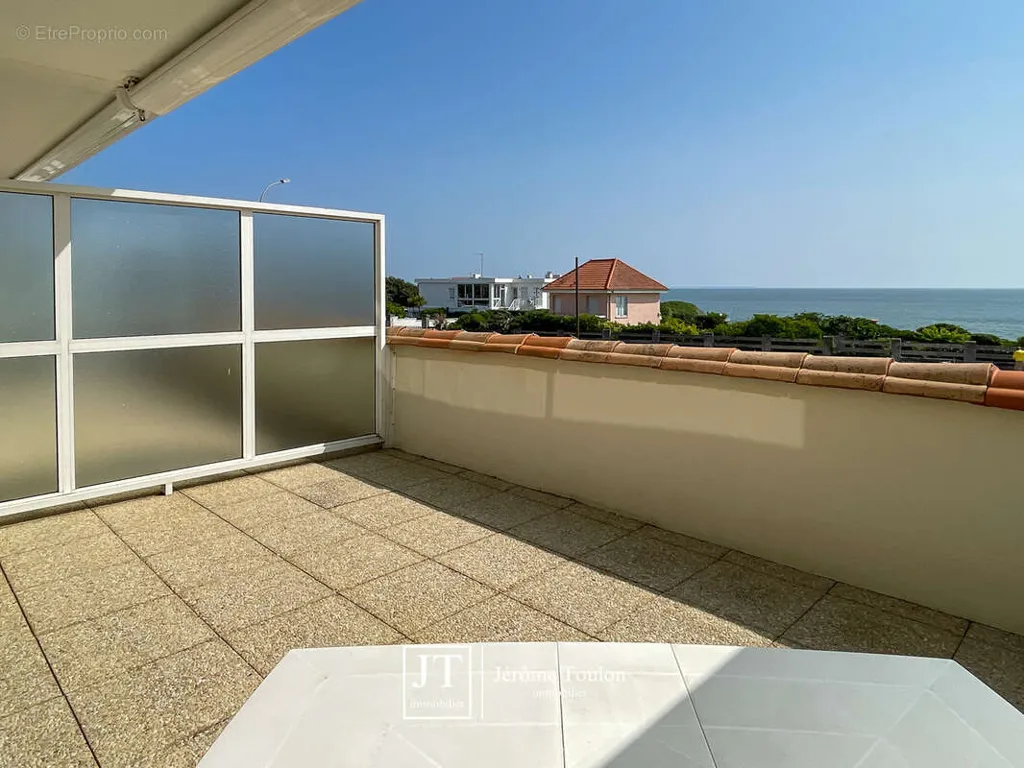 Terrass - Apartment with Sea View in Saint-Palais-sur-Mer