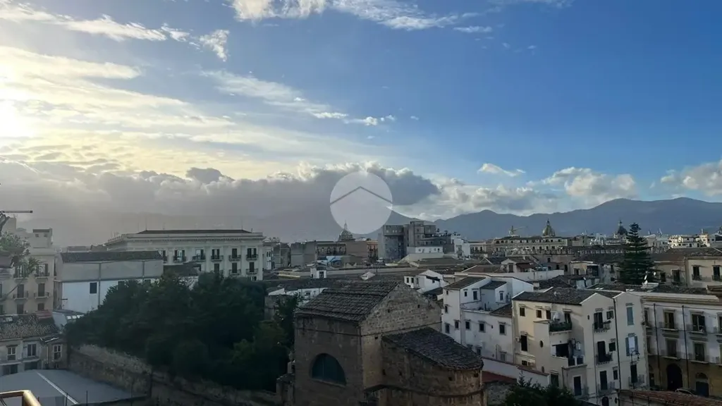Balcon - Quadrilocale with Panoramic View in Palermo