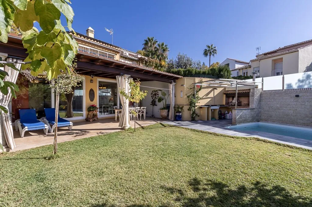 Piscine - Luxury House with Pool in Granada