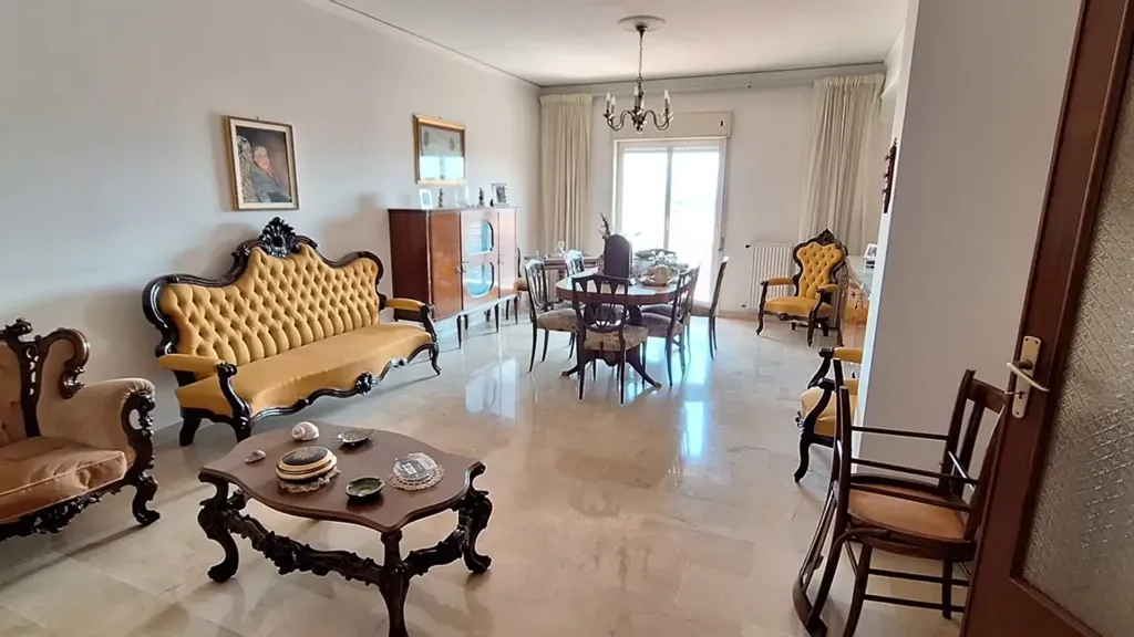 Séjour - Spacious Apartment with Balcony in Messina